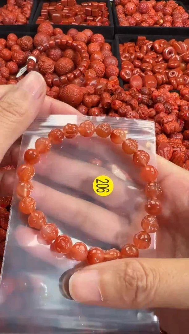 南红玛瑙未镶嵌颈饰1