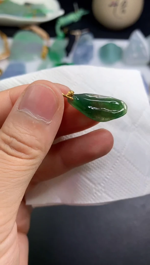 颈饰未镶嵌翡翠