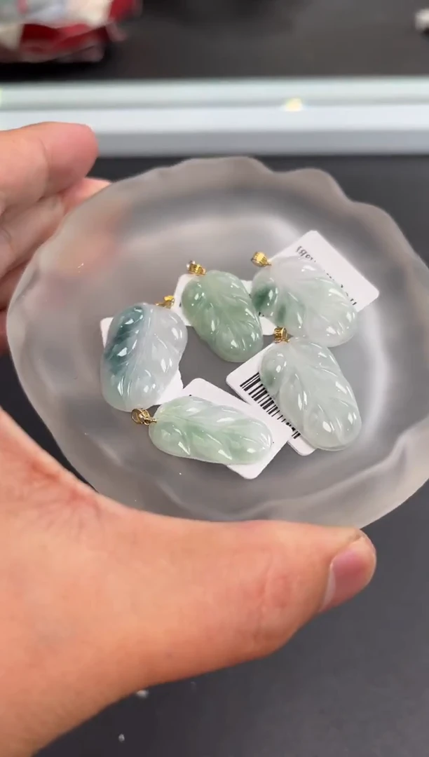 未镶嵌挂件翡翠边城刀客/366816/多样性发一/配皮绳发