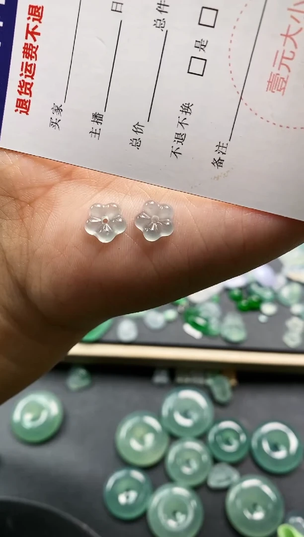 裸石翡翠陈****?小花   定向 陈姑凉爱旅行