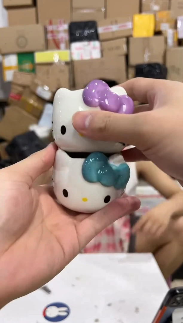 瓷片小号蓝色加紫色kt头型小茶杯 微瑕