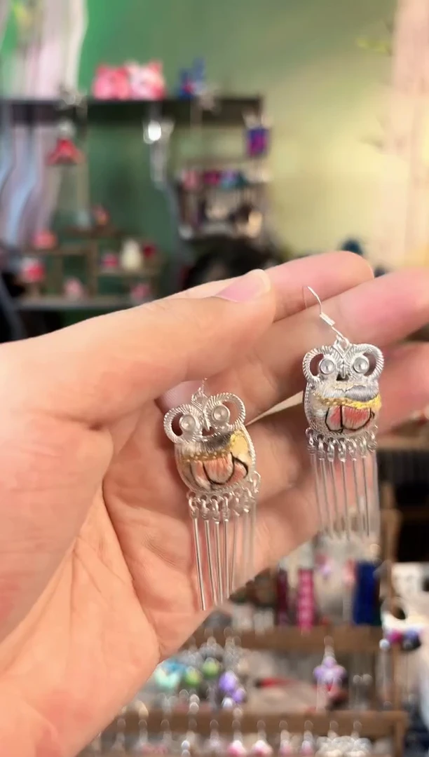 彩云南阁非遗老绣饰品109