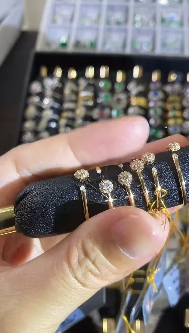 18K金镶嵌戒指钻石多样性发一