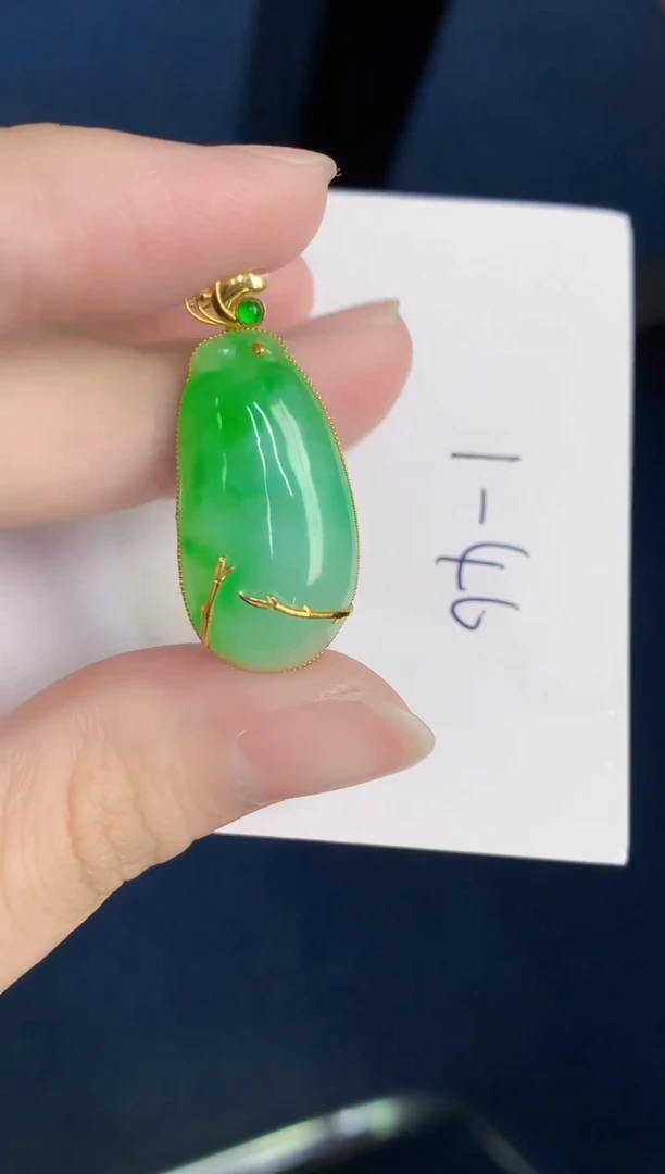 颈饰18K金镶嵌翡翠天然翡翠缅甸A货