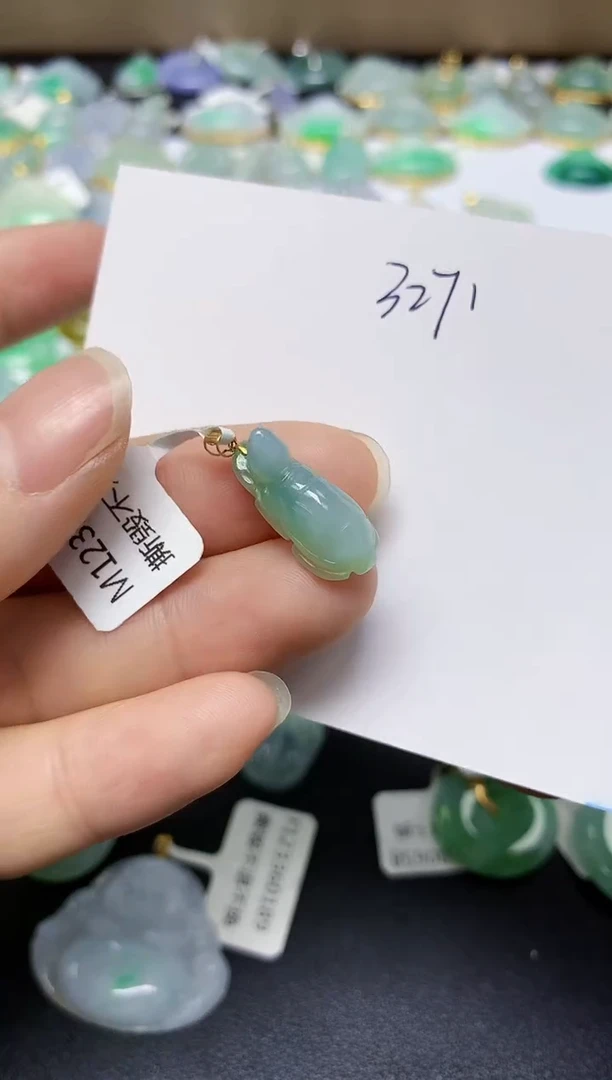 翡翠18K金镶嵌颈饰 天然翡翠A货