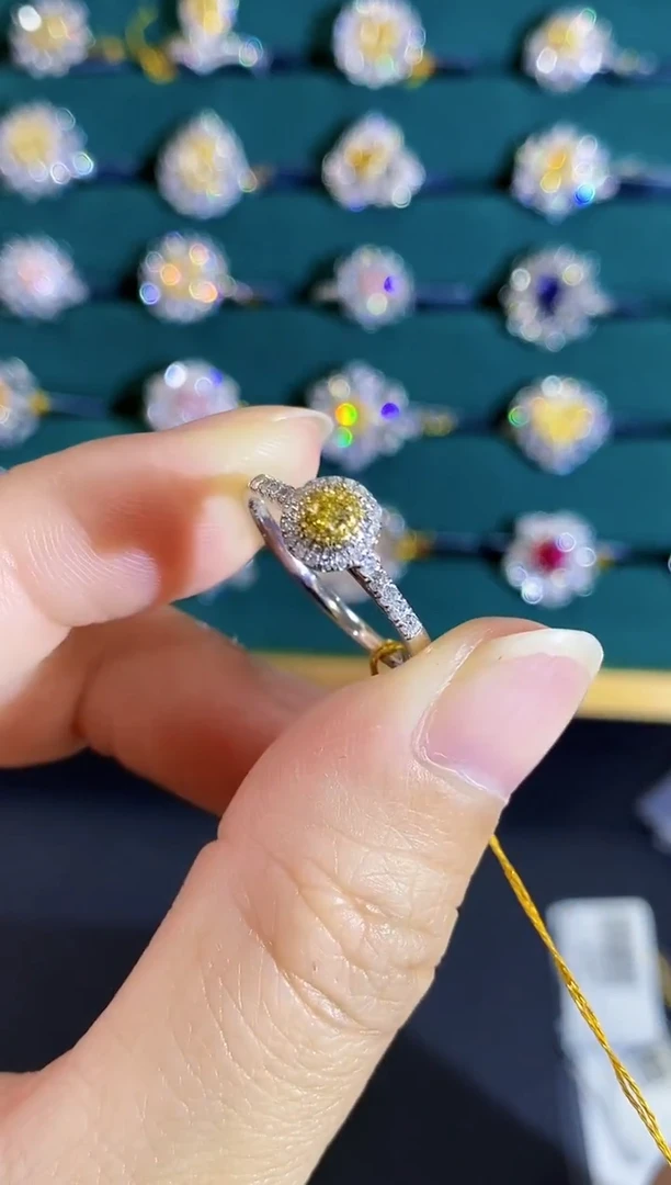 18K金镶嵌戒指钻石戒指