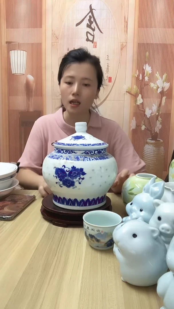 瓷青花牡丹食品罐1个