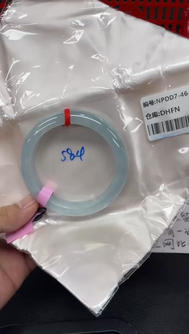 翡翠手镯未镶嵌翡翠手镯