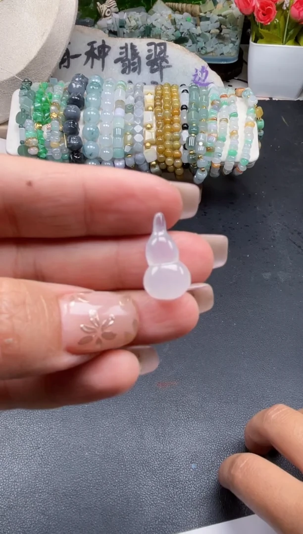 翡翠未镶嵌颈饰天然翡翠65