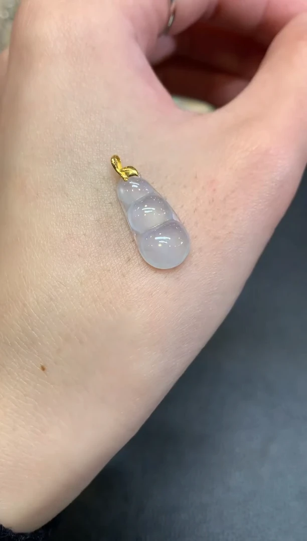 【闪购商品】翡翠颈饰18K金镶嵌福豆【无服务费】