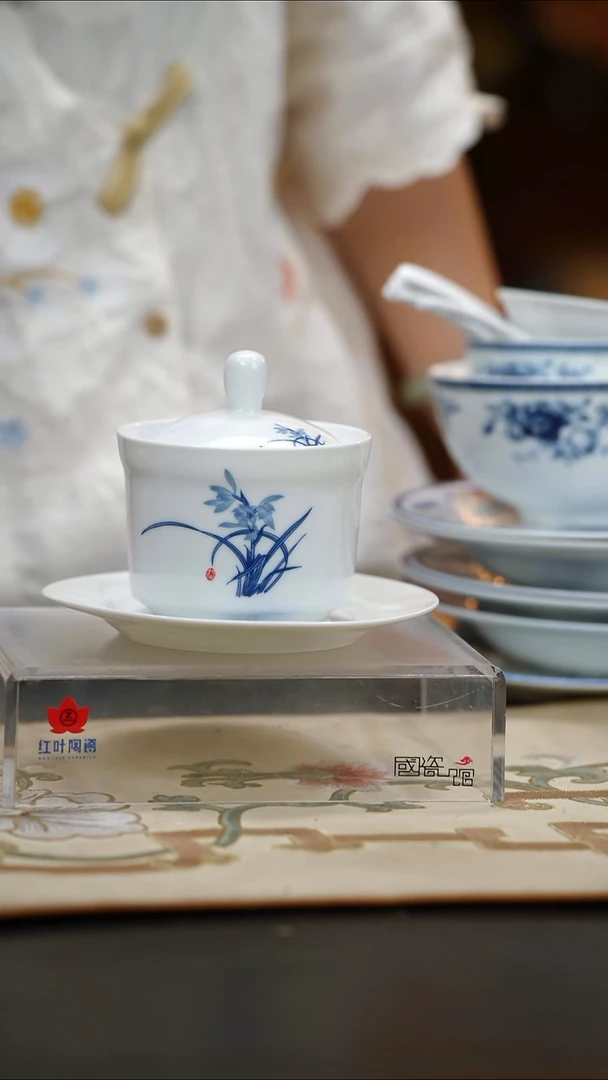 正价兰香四溢带盖炖盅(套)含托