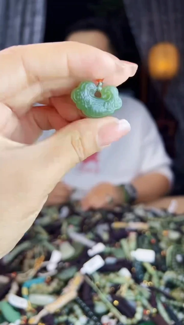 未镶嵌和田玉挂件1