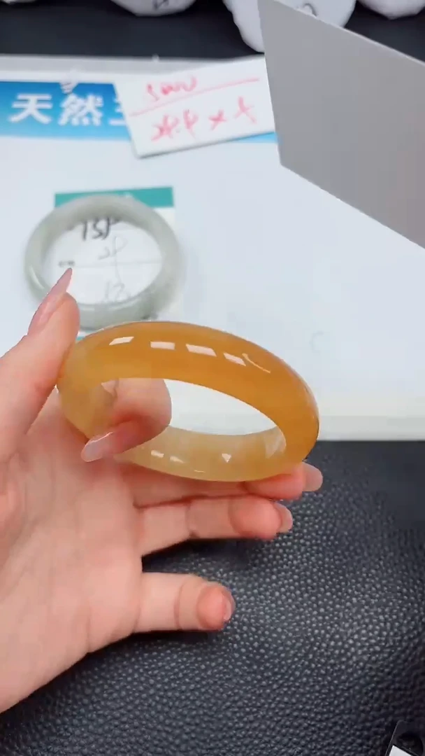 【闪购商品】石英质玉手镯未镶嵌140