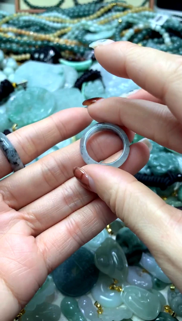 颈饰未镶嵌翡翠1