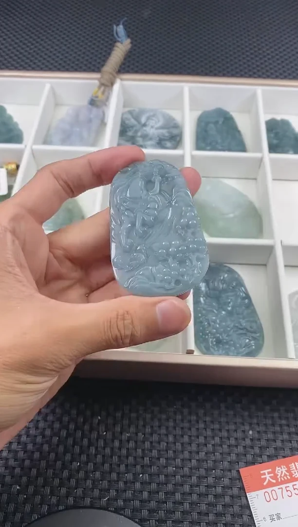 翡翠未镶嵌颈饰