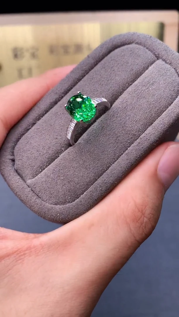 银S925镶嵌戒指石榴石（沙弗莱）2222