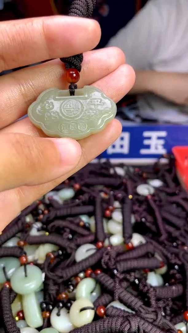 未镶嵌和田玉挂件1