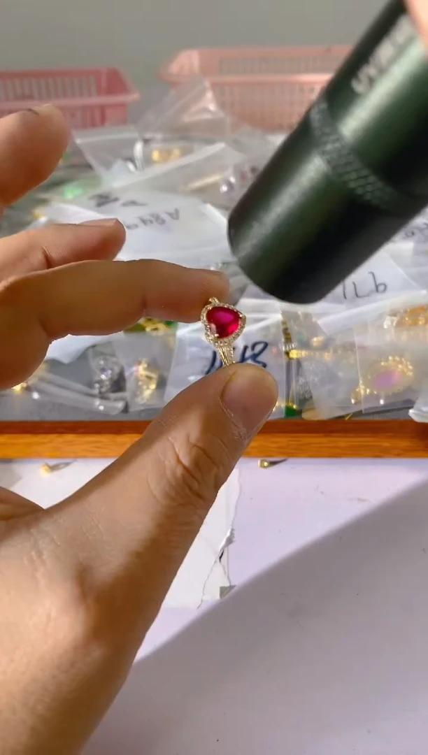 【闪购商品】水晶颈饰银S925镶嵌1143红宝，蓝宝，多样性发一件赠链