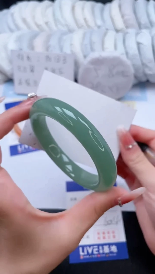 【闪购商品】石英质玉手镯未镶嵌T113-60.4