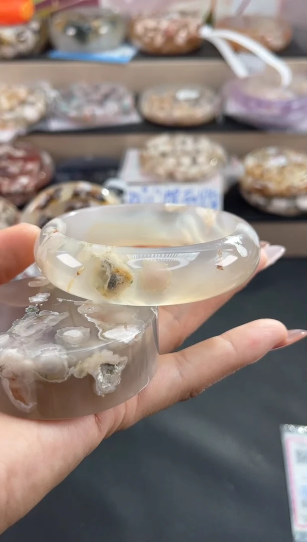未镶嵌手镯石英质玉60