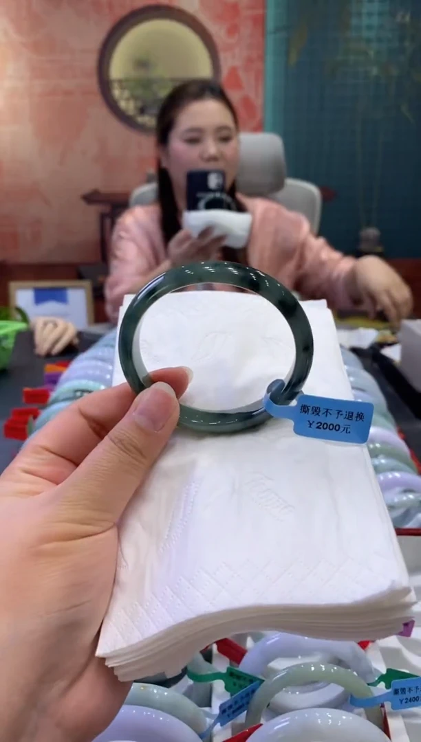 【闪购商品】翡翠手镯未镶嵌多人0005921