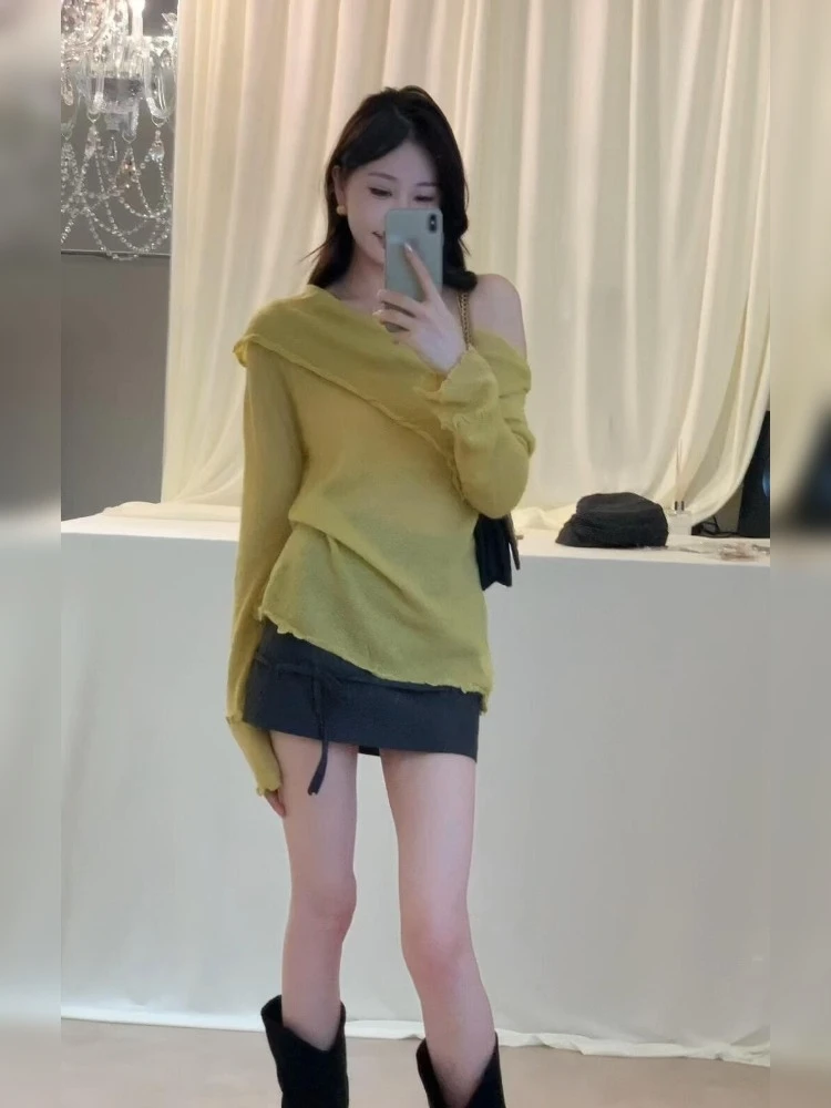 韩系绝美漂亮巨好看设计感修身上衣高级感黄色斜肩针织衫女早秋季