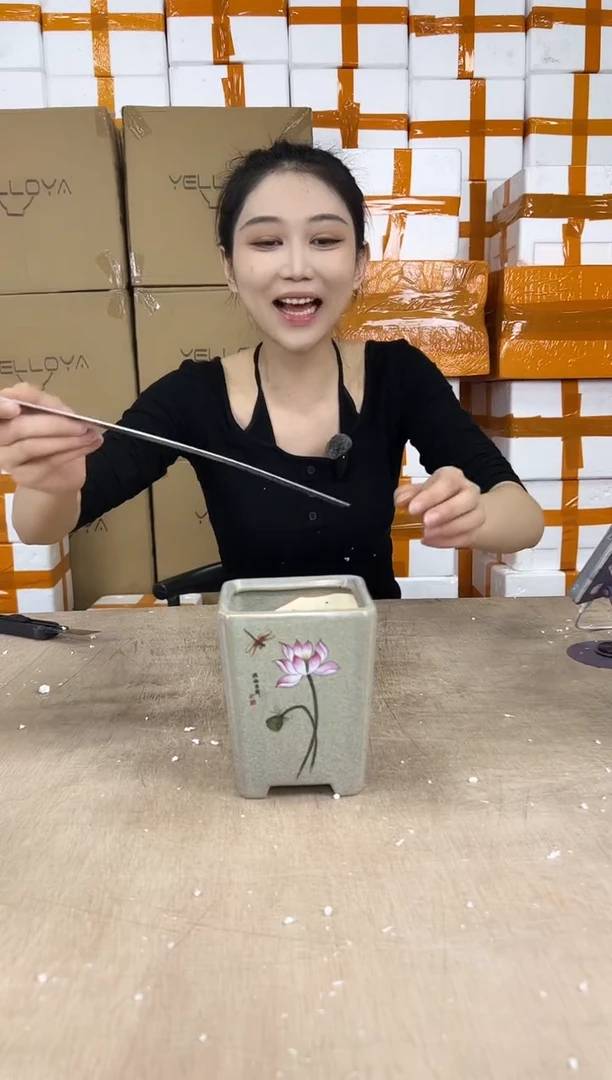 四方淡黄荷花小号10x13