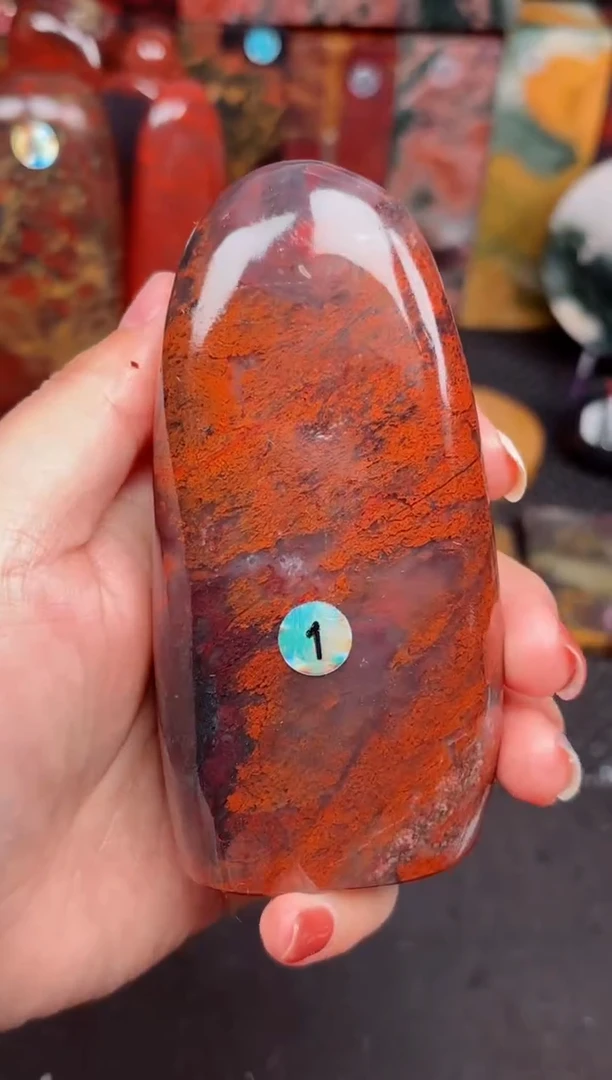 玉桂林鸡血玉印章摆件1