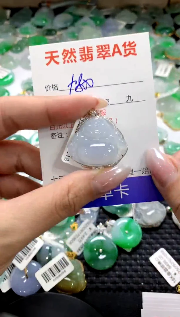 颈饰18K金镶嵌翡翠1111111111111111