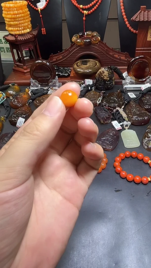 未镶嵌颈饰琥珀蔡**义8