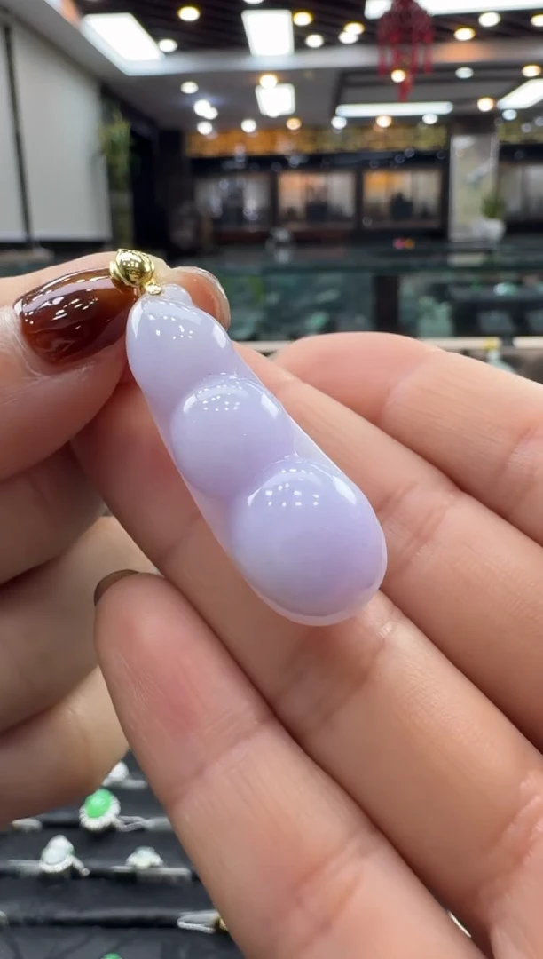 颈饰18K金镶嵌翡翠豆子