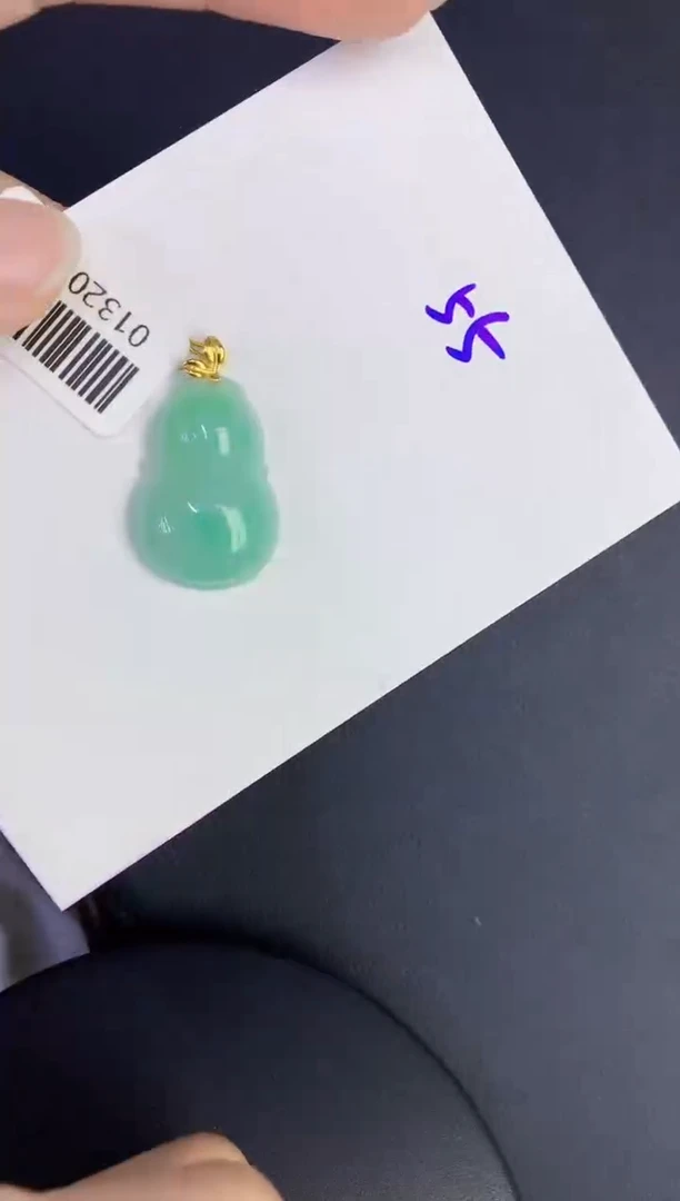 颈饰18K金镶嵌翡翠缅甸天然翡翠A货
