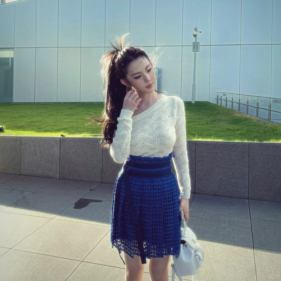 2025秋季新款法式斜肩高级感气质上衣女配高腰洋气时尚网红半身裙