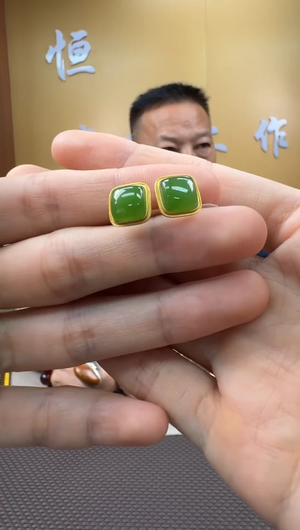 和田玉18K金镶嵌颈饰耳饰一对