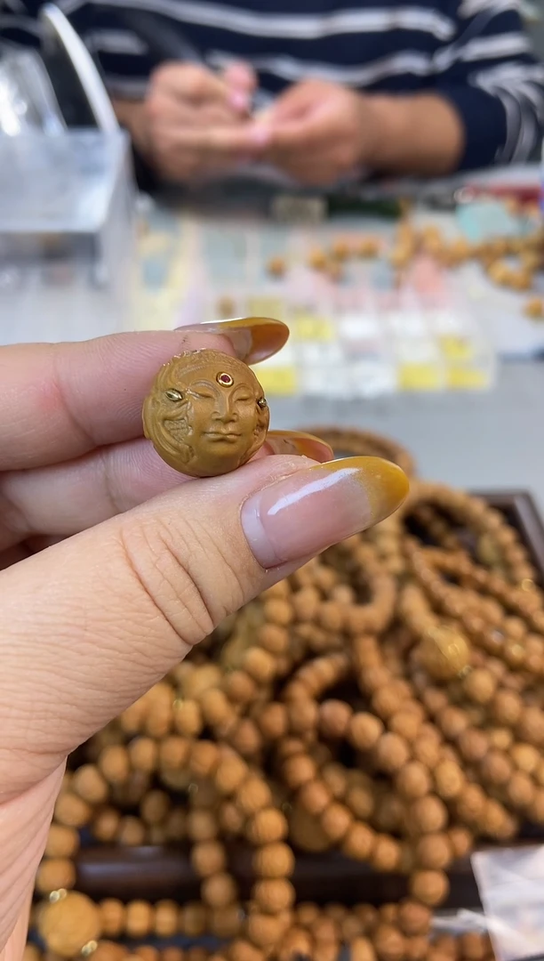 手串文玩核桃夺面