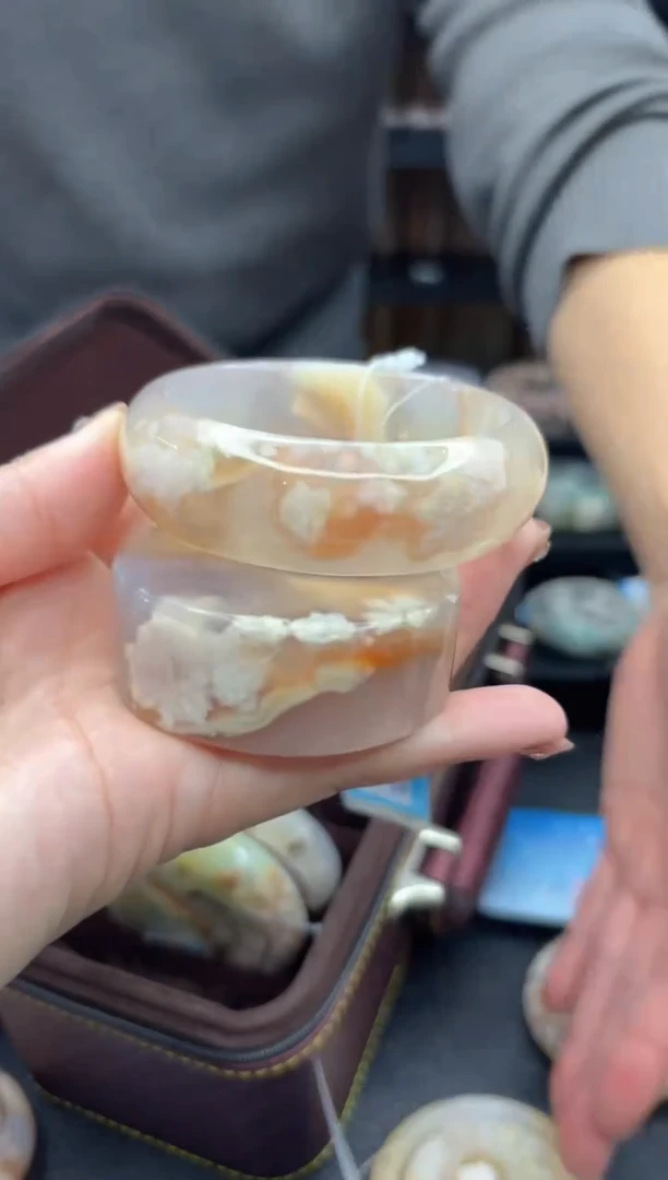 【闪购商品】石英质玉手镯未镶嵌137（56圈赠送镯心）