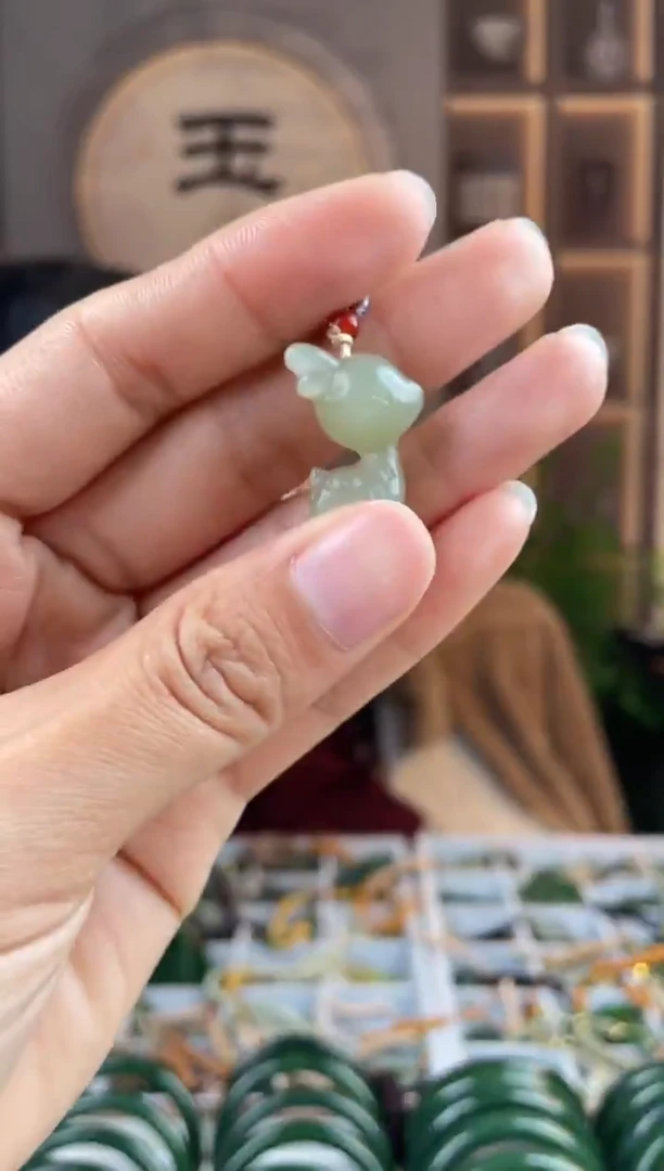 颈饰未镶嵌和田玉拍一发一，拍一发一