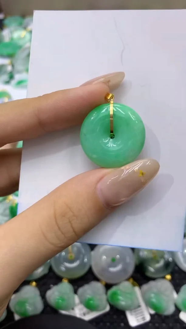颈饰18K金镶嵌翡翠天然缅甸翡翠A货