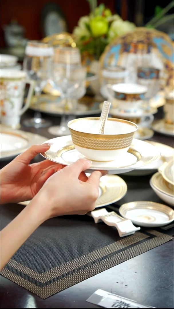 瓷片8英寸+小碗+小勺  1套