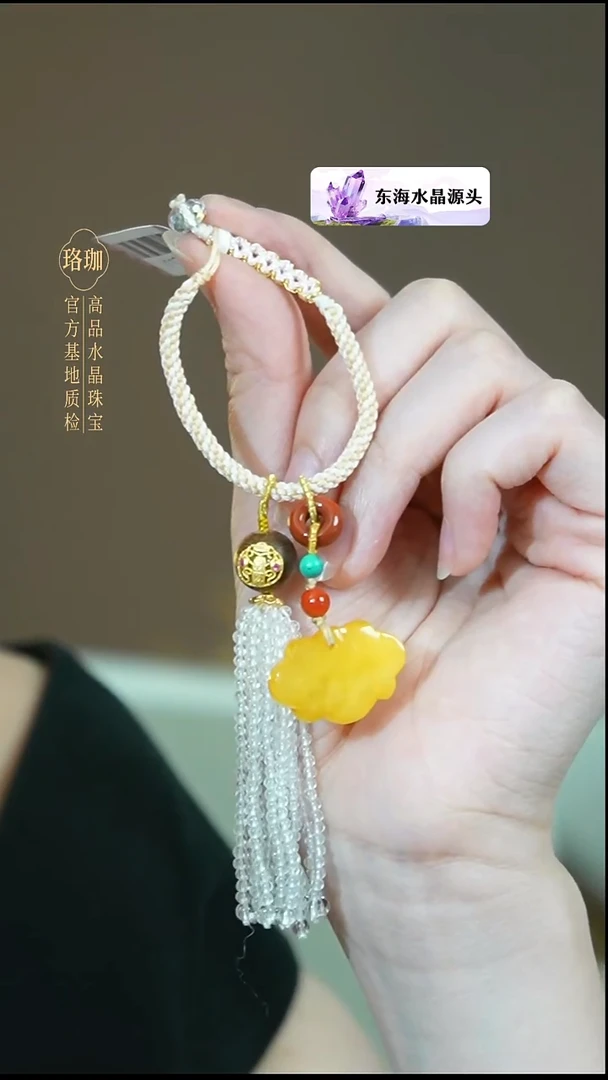 蜜蜡颈饰银S925镶嵌蜜蜡如意锁925银流苏挂饰