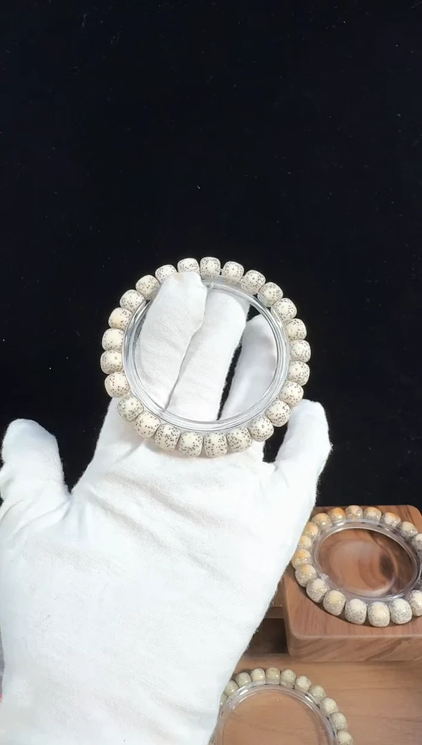 手串星月菩提骨瓷白9*8/3031