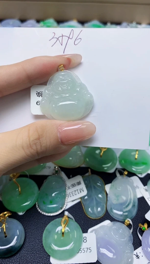 翡翠18K金镶嵌颈饰 天然缅甸翡翠A货