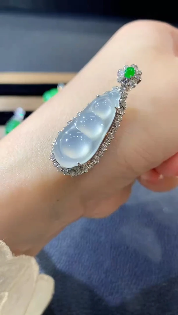 吊坠(不含链)18K金镶嵌翡翠C81