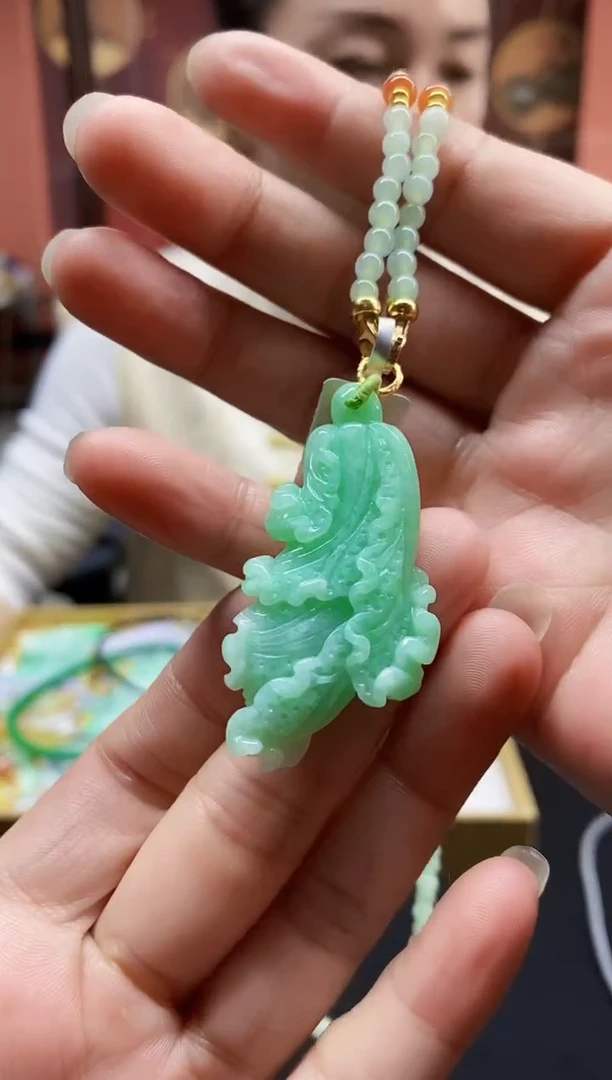 颈饰未镶嵌翡翠吊坠