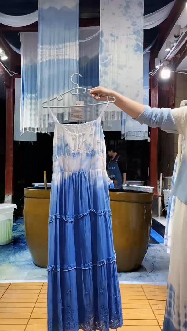 云浅蓝深 扎染服装 孤品镂空V领吊带裙 下山峰云朵 3938