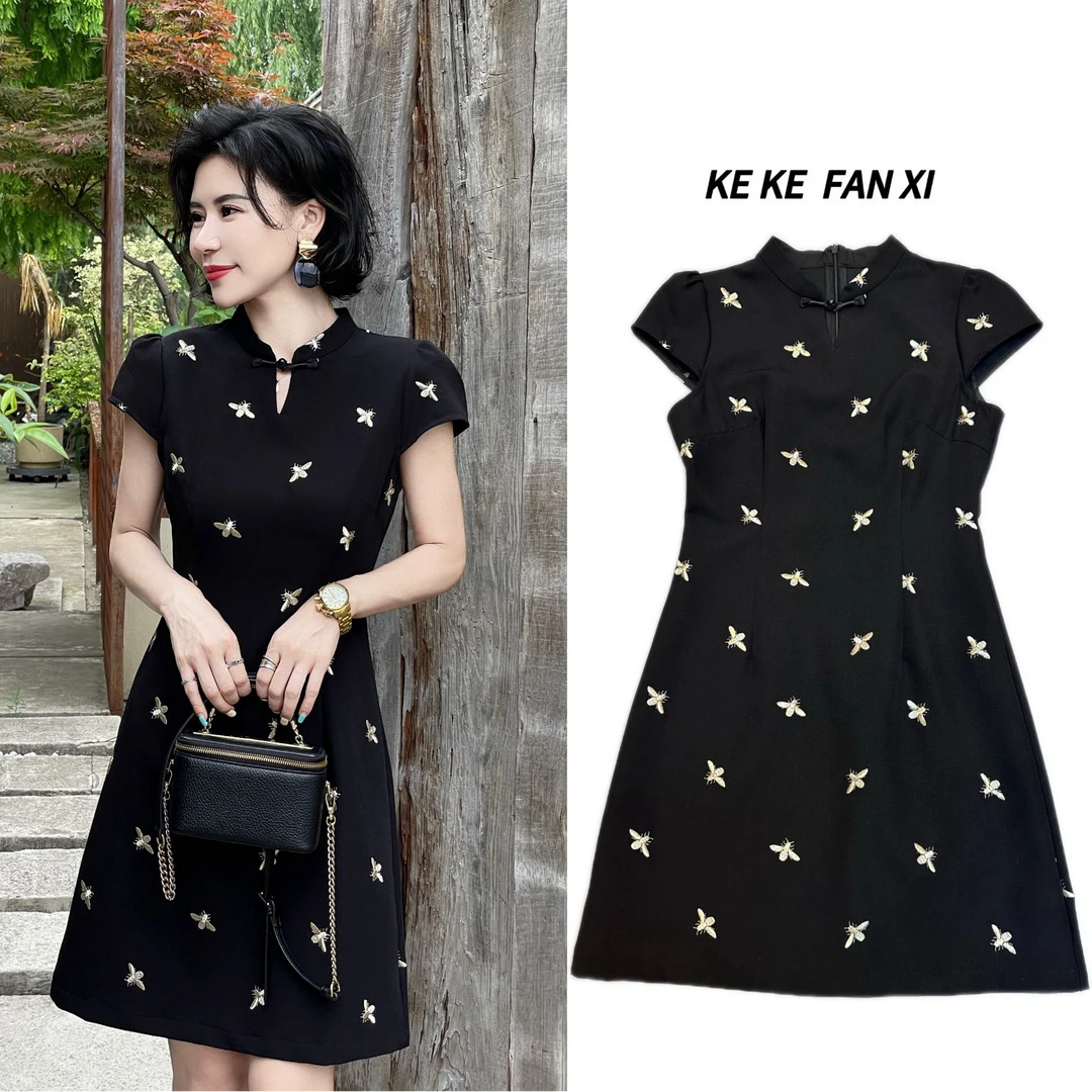 5991刺绣蜜蜂图案新中式小黑裙显瘦气质夏季复古时尚修身