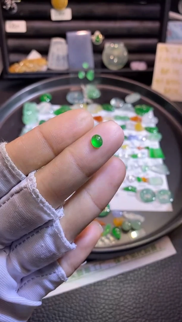 翡翠挂件未镶嵌蛋