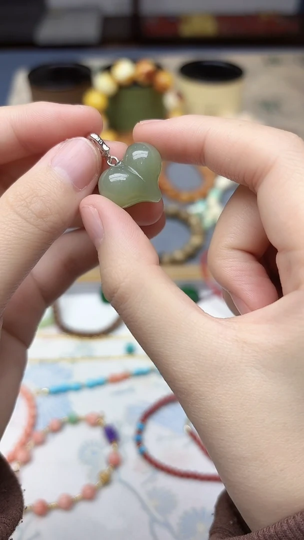 未镶嵌和田玉挂件和田玉屁桃QK赠链