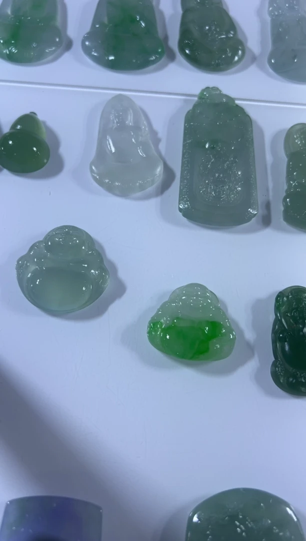 未镶嵌定制翡翠佛公