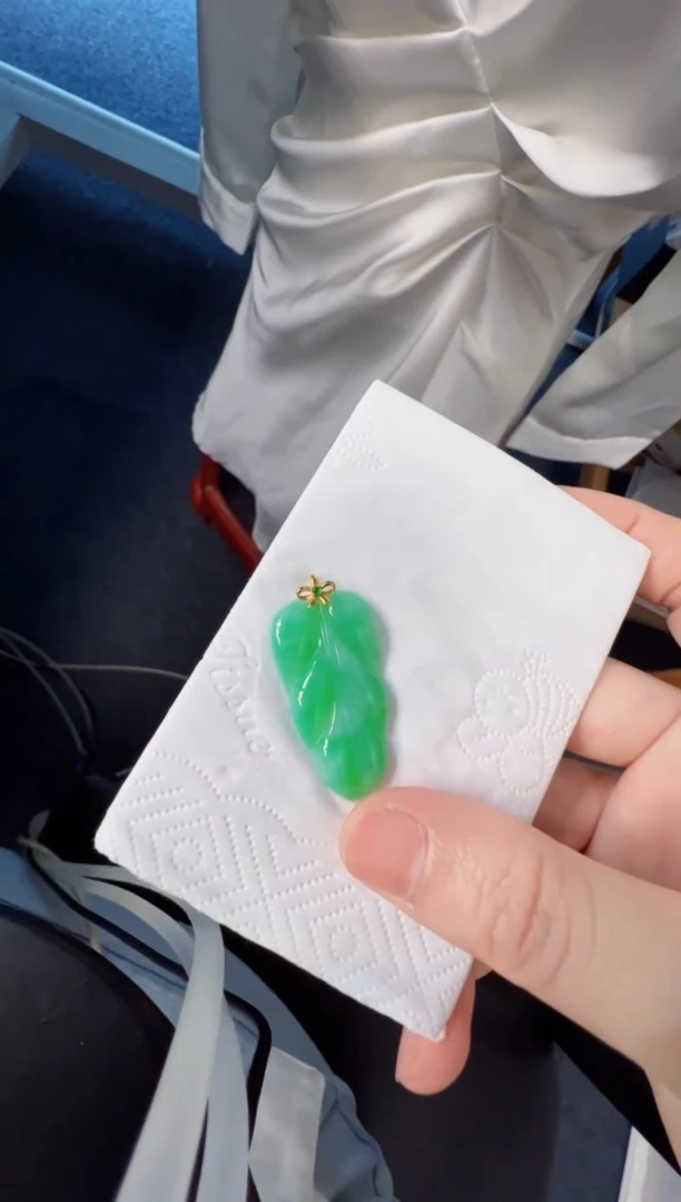 翡翠18K金镶嵌吊坠(不含链)980